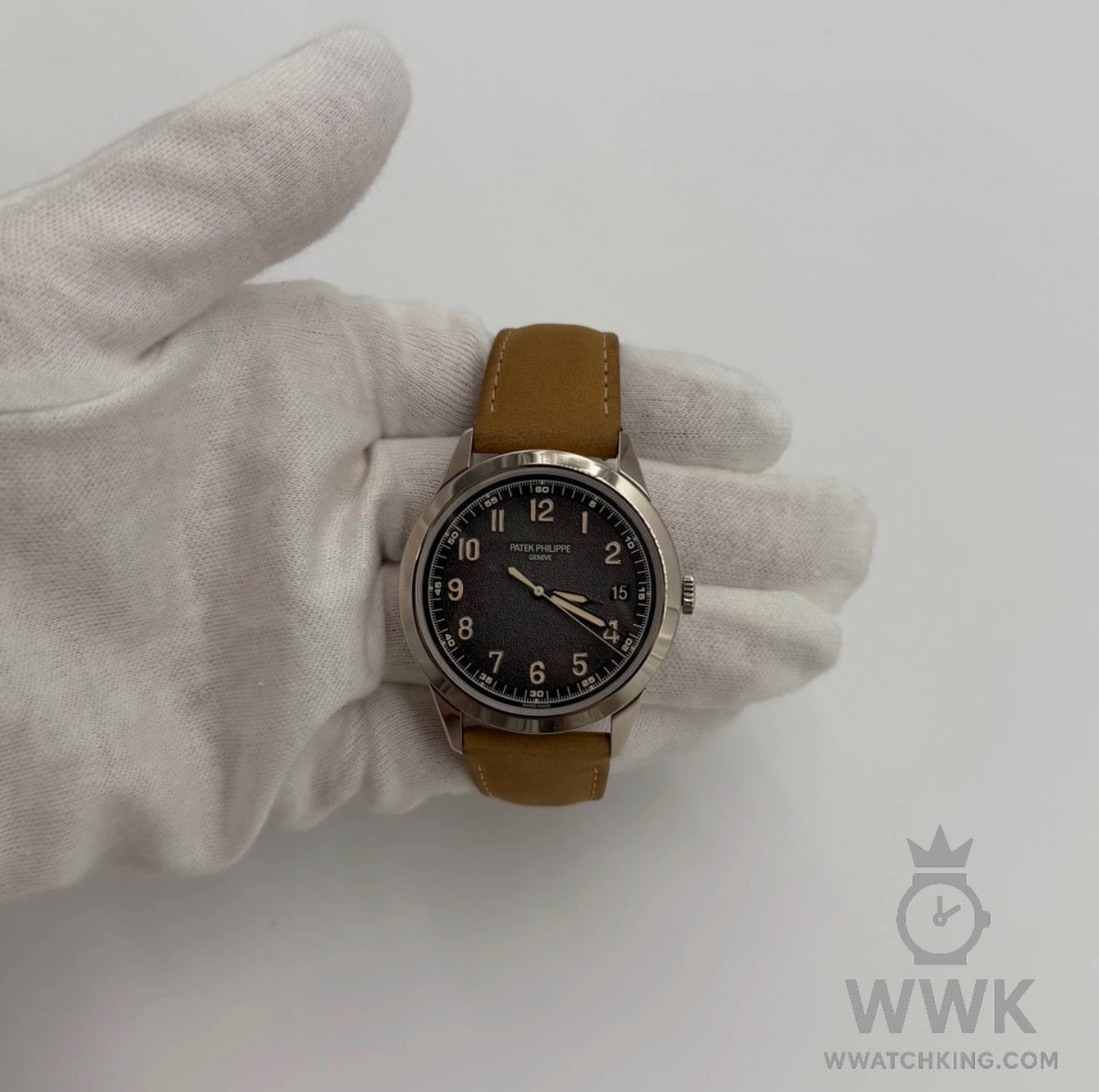 Patek Philippe 'Calatrava' | Ref. 5226G | Calfskin Strap | White Gold | Full Set